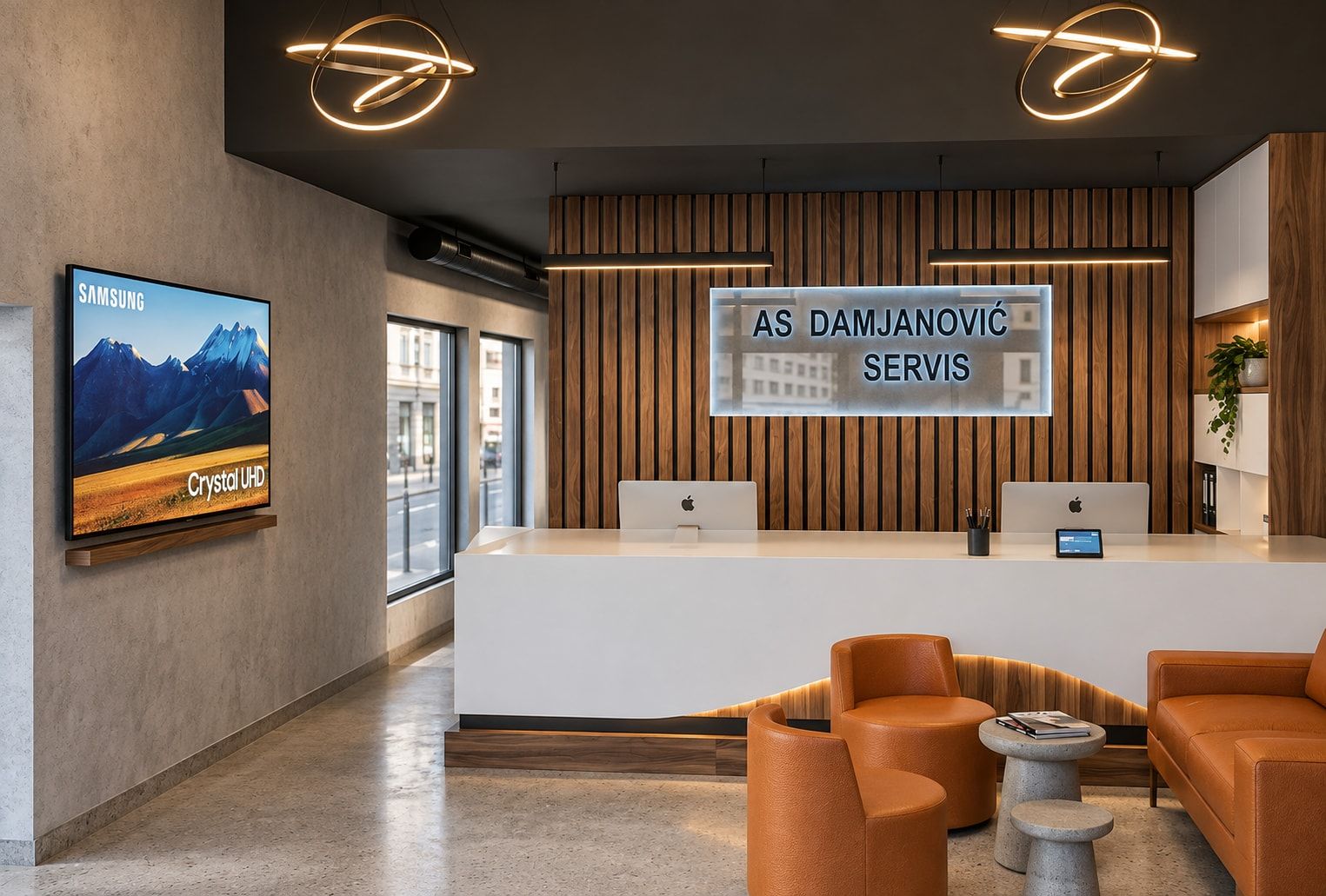 Recepcija s bijelim pultom ispred zida od drvenih letvica, kožnim naslonjačima i prstenastom rasvjetom.